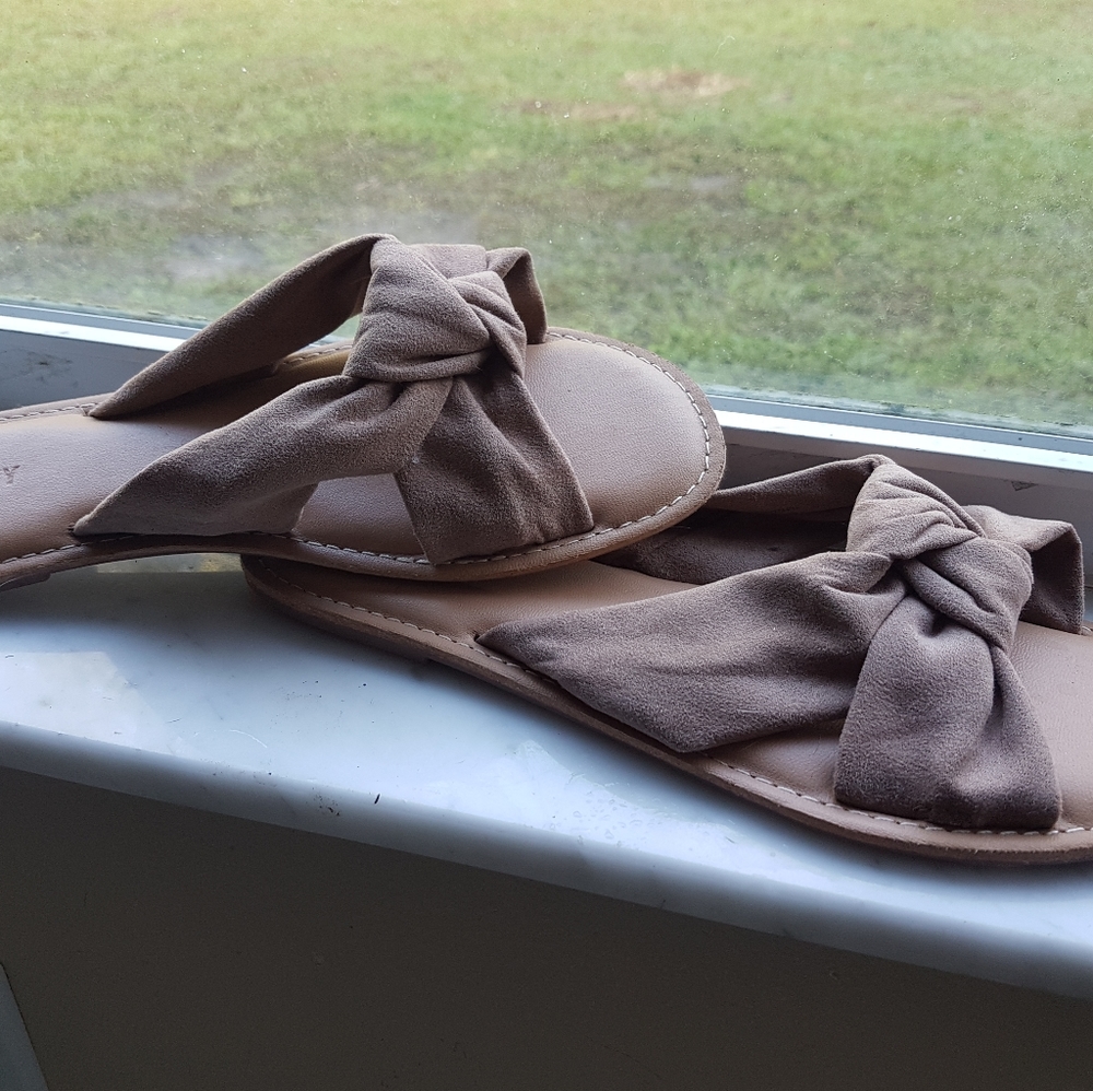 Bow sandals